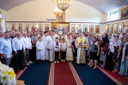 Liturghie arhierească la aniversarea unei parohii românești din Italia Poza 258543