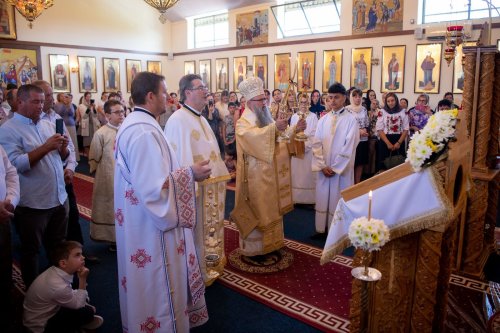 Liturghie arhierească la aniversarea unei parohii românești din Italia Poza 258544
