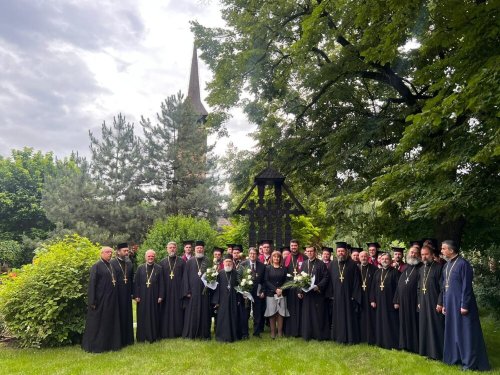 O nouă promoție de absolvenți ai Facultății de Teologie Ortodoxă din Arad Poza 258657