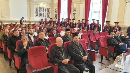 O nouă promoție de absolvenți ai Facultății de Teologie Ortodoxă din Arad Poza 258658