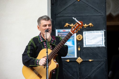 Omagiu poetului național la Parohia Mărcuța din Capitală Poza 258630