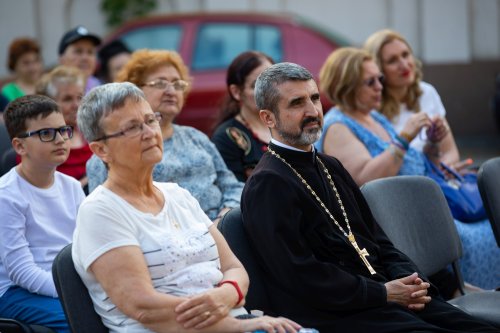 Omagiu poetului național la Parohia Mărcuța din Capitală Poza 258649