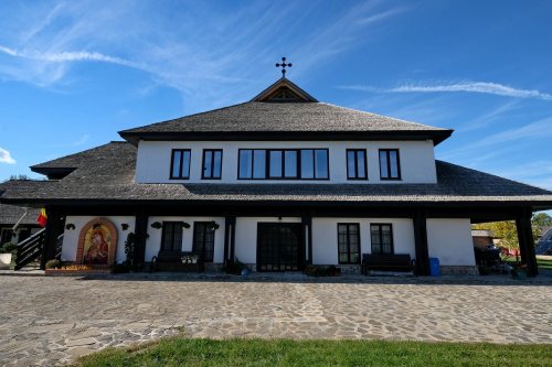 O mănăstire care va renaște din cenușă Poza 258733
