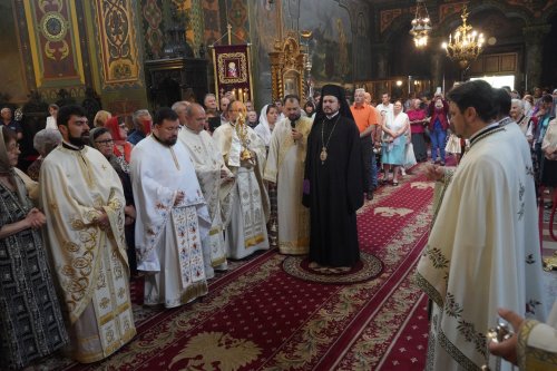 Sfântul Dionisie Erhan, prezent prin moaștele sale într‑o parohie din București Poza 258878