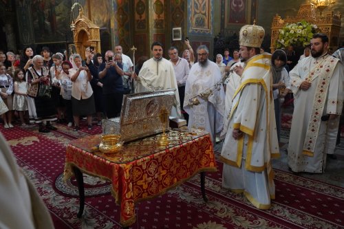 Sfântul Dionisie Erhan, prezent prin moaștele sale într‑o parohie din București Poza 258891