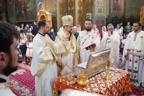 Sfântul Dionisie Erhan, prezent prin moaștele sale într‑o parohie din București Poza 258894