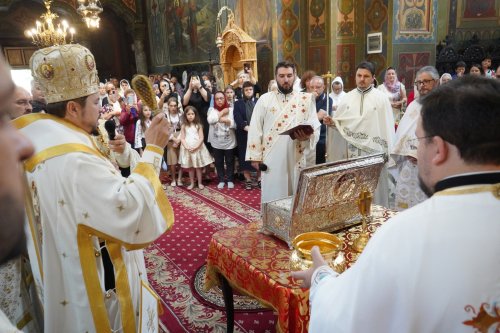 Sfântul Dionisie Erhan, prezent prin moaștele sale într‑o parohie din București Poza 258895