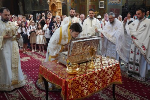Sfântul Dionisie Erhan, prezent prin moaștele sale într‑o parohie din București Poza 258896