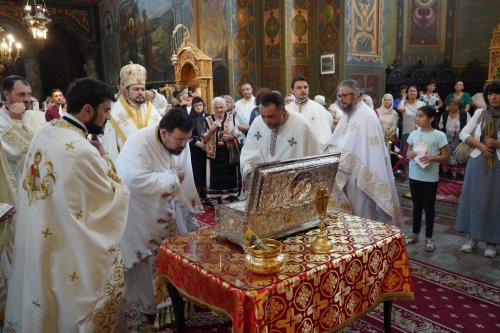 Sfântul Dionisie Erhan, prezent prin moaștele sale într‑o parohie din București Poza 258897