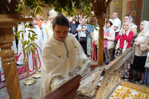 Sfântul Dionisie Erhan, prezent prin moaștele sale într‑o parohie din București Poza 258899