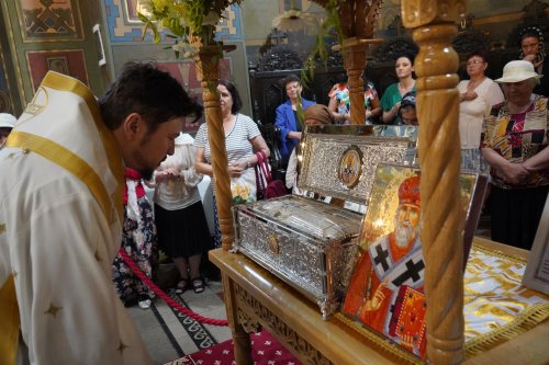 Sfântul Dionisie Erhan, prezent prin moaștele sale într‑o parohie din București Poza 258900