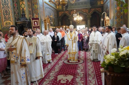 Sfântul Dionisie Erhan, prezent prin moaștele sale într‑o parohie din București Poza 258903