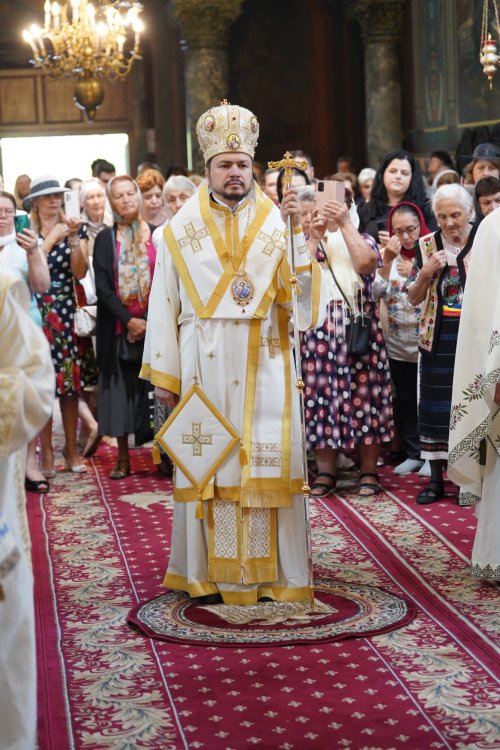 Sfântul Dionisie Erhan, prezent prin moaștele sale într‑o parohie din București Poza 258905