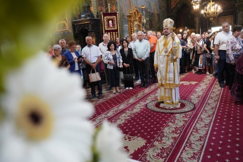 Sfântul Dionisie Erhan, prezent prin moaștele sale într‑o parohie din București Poza 258926