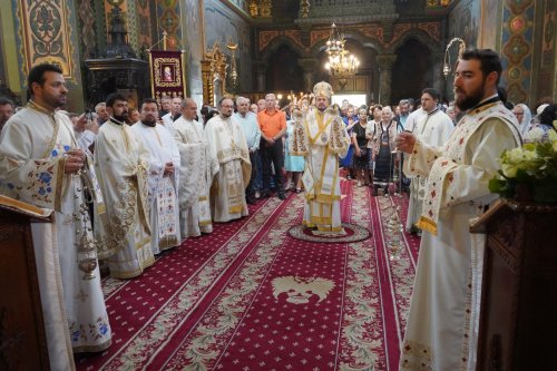 Sfântul Dionisie Erhan, prezent prin moaștele sale într‑o parohie din București Poza 258928