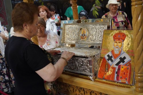 Sfântul Dionisie Erhan, prezent prin moaștele sale într‑o parohie din București Poza 258931