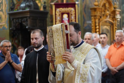Sfântul Dionisie Erhan, prezent prin moaștele sale într‑o parohie din București Poza 258941