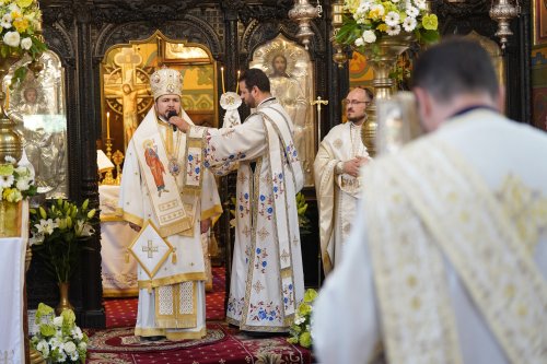 Sfântul Dionisie Erhan, prezent prin moaștele sale într‑o parohie din București Poza 258942