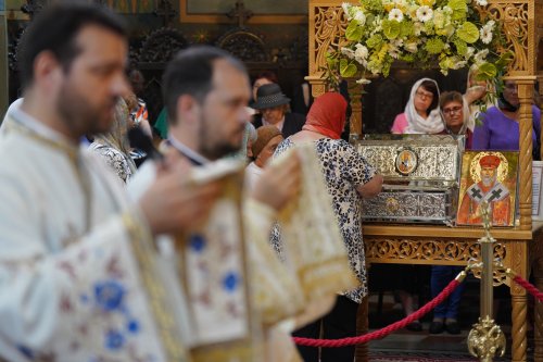 Sfântul Dionisie Erhan, prezent prin moaștele sale într‑o parohie din București Poza 258955