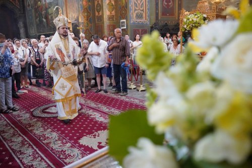 Sfântul Dionisie Erhan, prezent prin moaștele sale într‑o parohie din București Poza 258956
