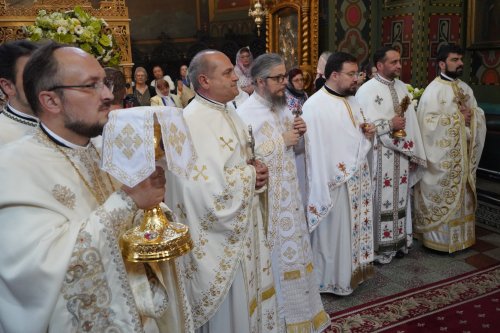 Sfântul Dionisie Erhan, prezent prin moaștele sale într‑o parohie din București Poza 258958
