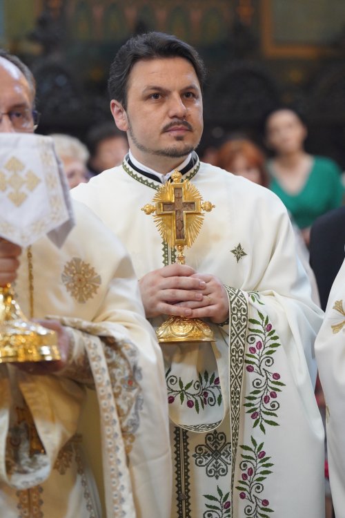 Sfântul Dionisie Erhan, prezent prin moaștele sale într‑o parohie din București Poza 258964