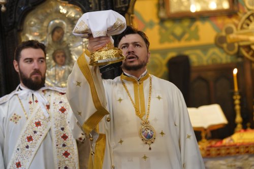 Sfântul Dionisie Erhan, prezent prin moaștele sale într‑o parohie din București Poza 258966