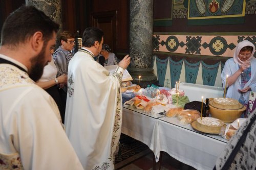 Sfântul Dionisie Erhan, prezent prin moaștele sale într‑o parohie din București Poza 258981
