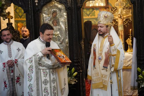 Sfântul Dionisie Erhan, prezent prin moaștele sale într‑o parohie din București Poza 258989
