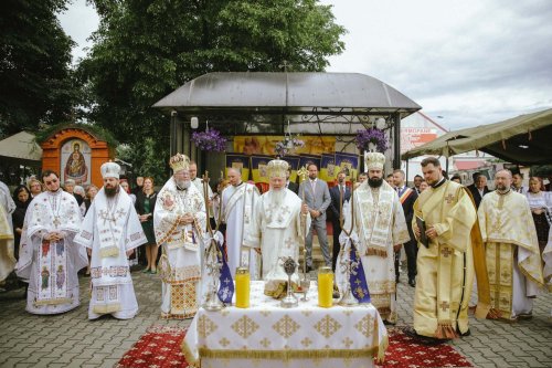 Biserica din localitatea clujeană Florești, târnosită de patru ierarhi Poza 259058