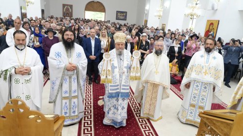 Biserica nouă din Cristian, județul Brașov, a fost sfințită Poza 259052