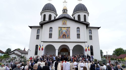 Biserica nouă din Cristian, județul Brașov, a fost sfințită Poza 259057