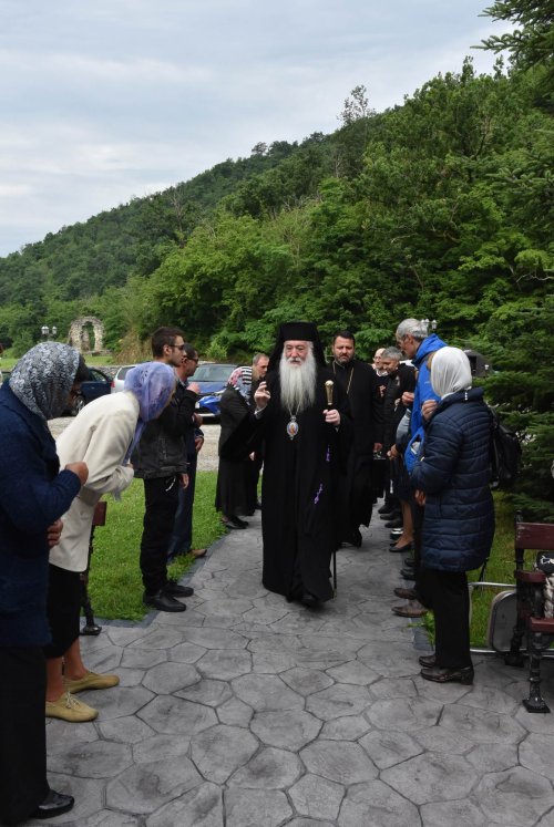 Hram de vară la Mănăstirea Vodița din județul Mehedinți Poza 259076