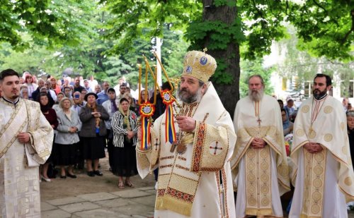 Hramul Mănăstirii Bucium Poza 259032