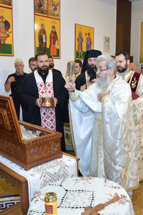 Veşmânt al Sfintei Cuvioase Parascheva dăruit capelei Centrului Luxab Poza 259091