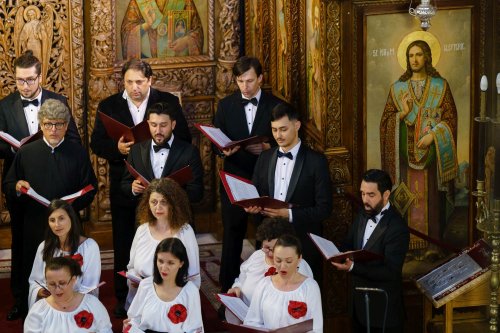 Corala „Nicolae Lungu” a concertat la Biserica „Sfântul Elefterie“-Nou Poza 259213