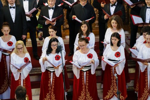 Corala „Nicolae Lungu” a concertat la Biserica „Sfântul Elefterie“-Nou Poza 259214