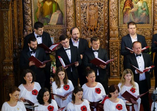 Corala „Nicolae Lungu” a concertat la Biserica „Sfântul Elefterie“-Nou Poza 259216