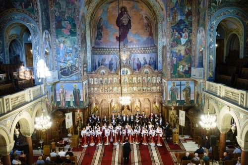 Corala „Nicolae Lungu” a concertat la Biserica „Sfântul Elefterie“-Nou Poza 259235