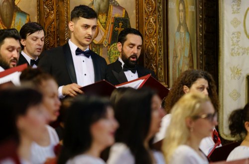 Corala „Nicolae Lungu” a concertat la Biserica „Sfântul Elefterie“-Nou Poza 259244