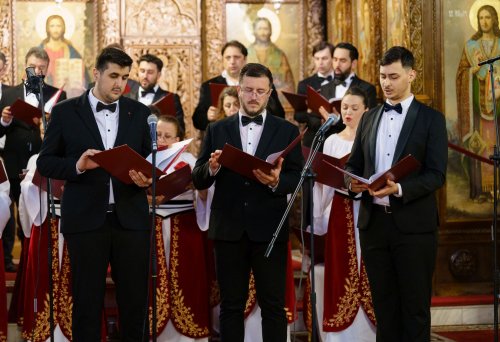 Corala „Nicolae Lungu” a concertat la Biserica „Sfântul Elefterie“-Nou Poza 259247