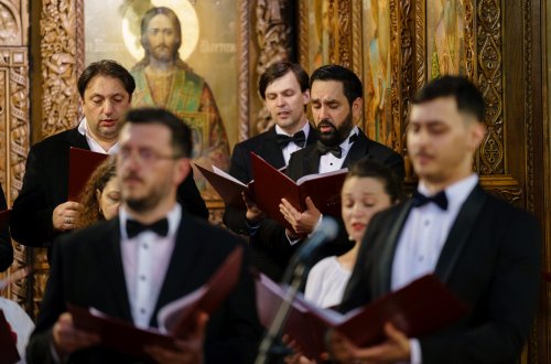 Corala „Nicolae Lungu” a concertat la Biserica „Sfântul Elefterie“-Nou Poza 259248