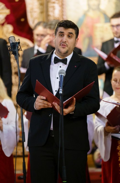 Corala „Nicolae Lungu” a concertat la Biserica „Sfântul Elefterie“-Nou Poza 259251