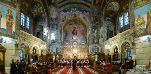 Corala „Nicolae Lungu” a concertat la Biserica „Sfântul Elefterie“-Nou Poza 259257