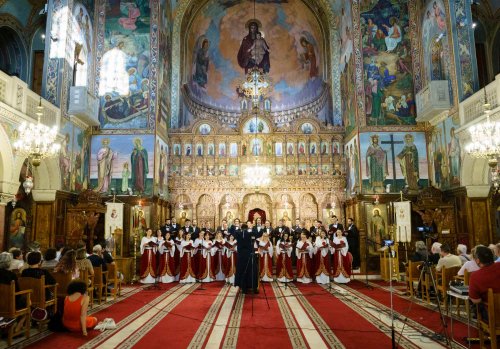 Corala „Nicolae Lungu” a concertat la Biserica „Sfântul Elefterie“-Nou Poza 259258