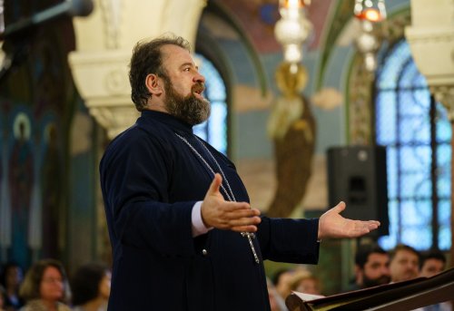 Corala „Nicolae Lungu” a concertat la Biserica „Sfântul Elefterie“-Nou Poza 259260