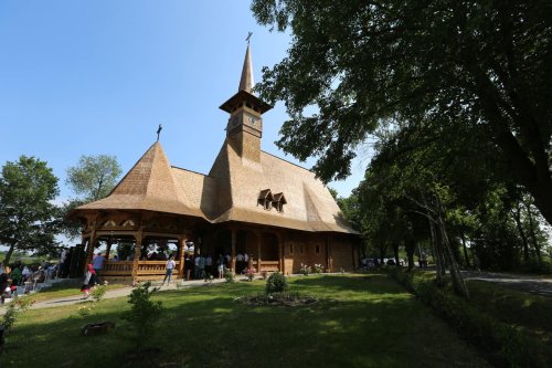 Sfințirea Altarului noii biserici românești de lemn din Sögel, Germania  Poza 259184