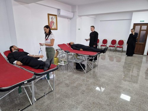 Acțiune de donare de sânge la Protoieria Vălenii de Munte Poza 259359
