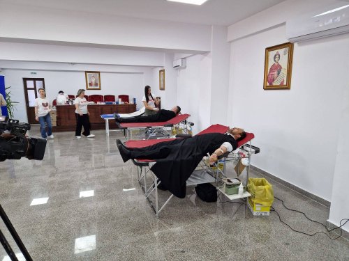 Acțiune de donare de sânge la Protoieria Vălenii de Munte Poza 259360