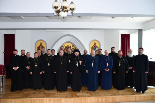 Înnoirea unei capele și întrunire a clericilor în Eparhia Caransebeșului Poza 259382